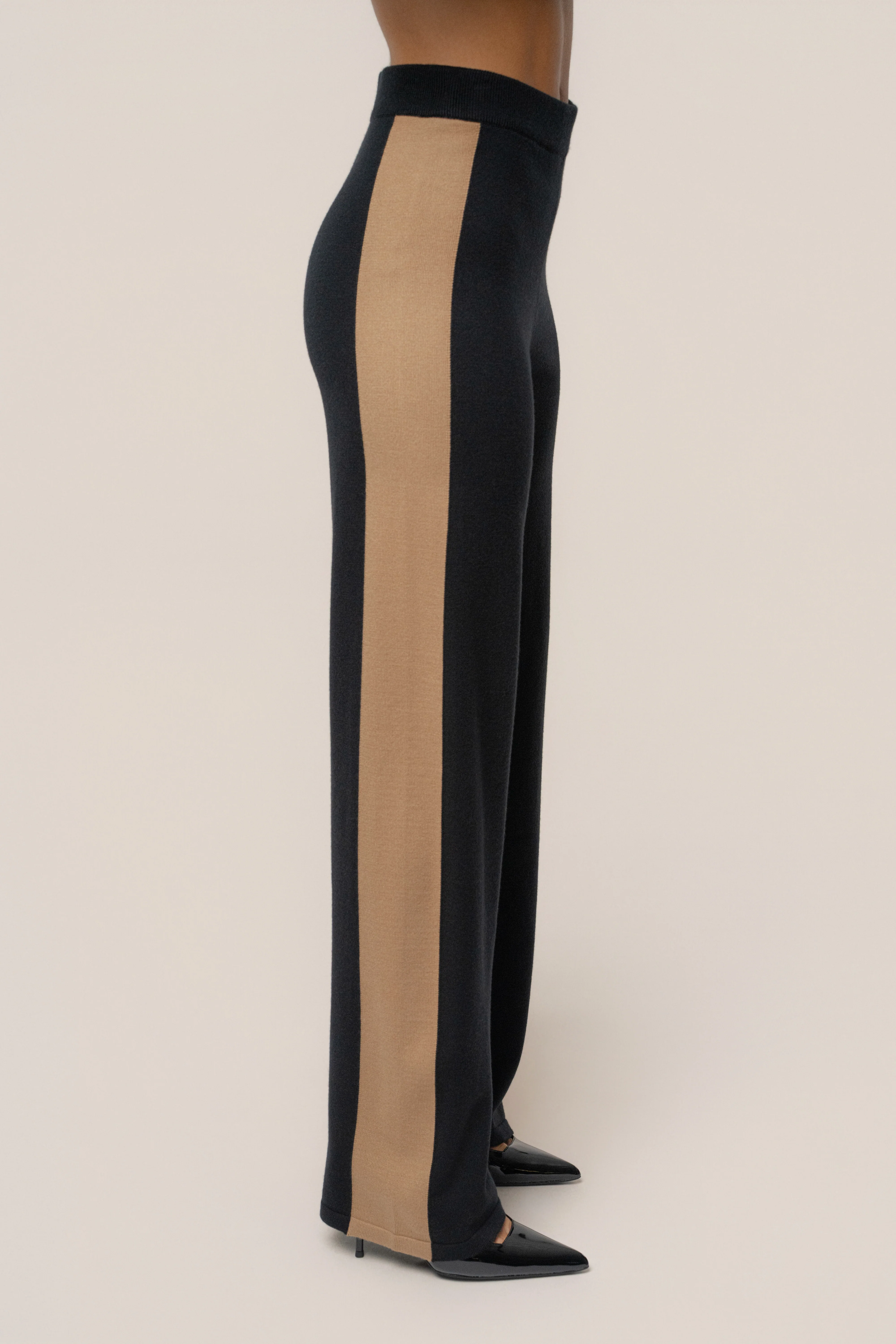 Black Chasing Fall Contrast Pant - Image 6