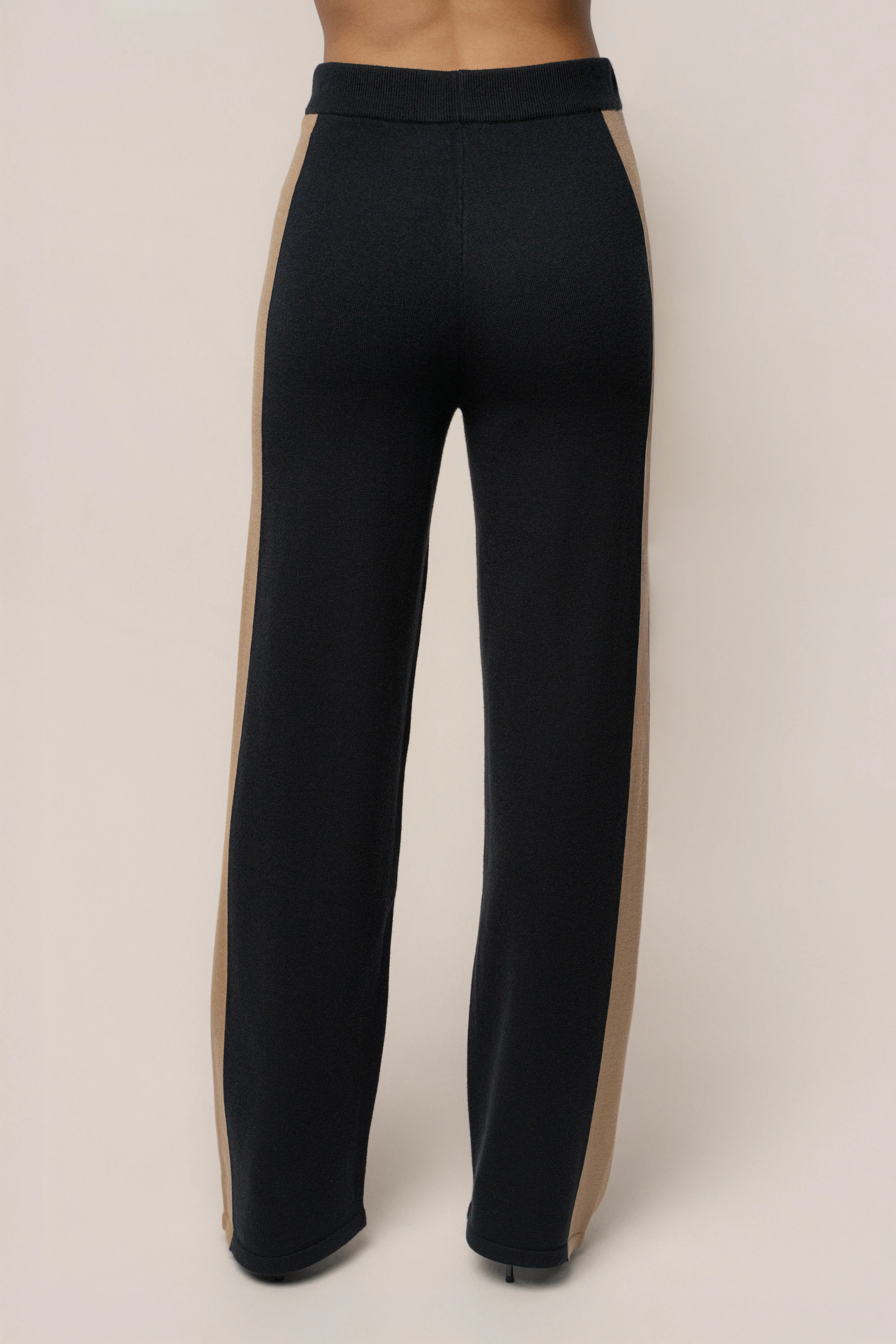 Black Chasing Fall Contrast Pant - Image 7