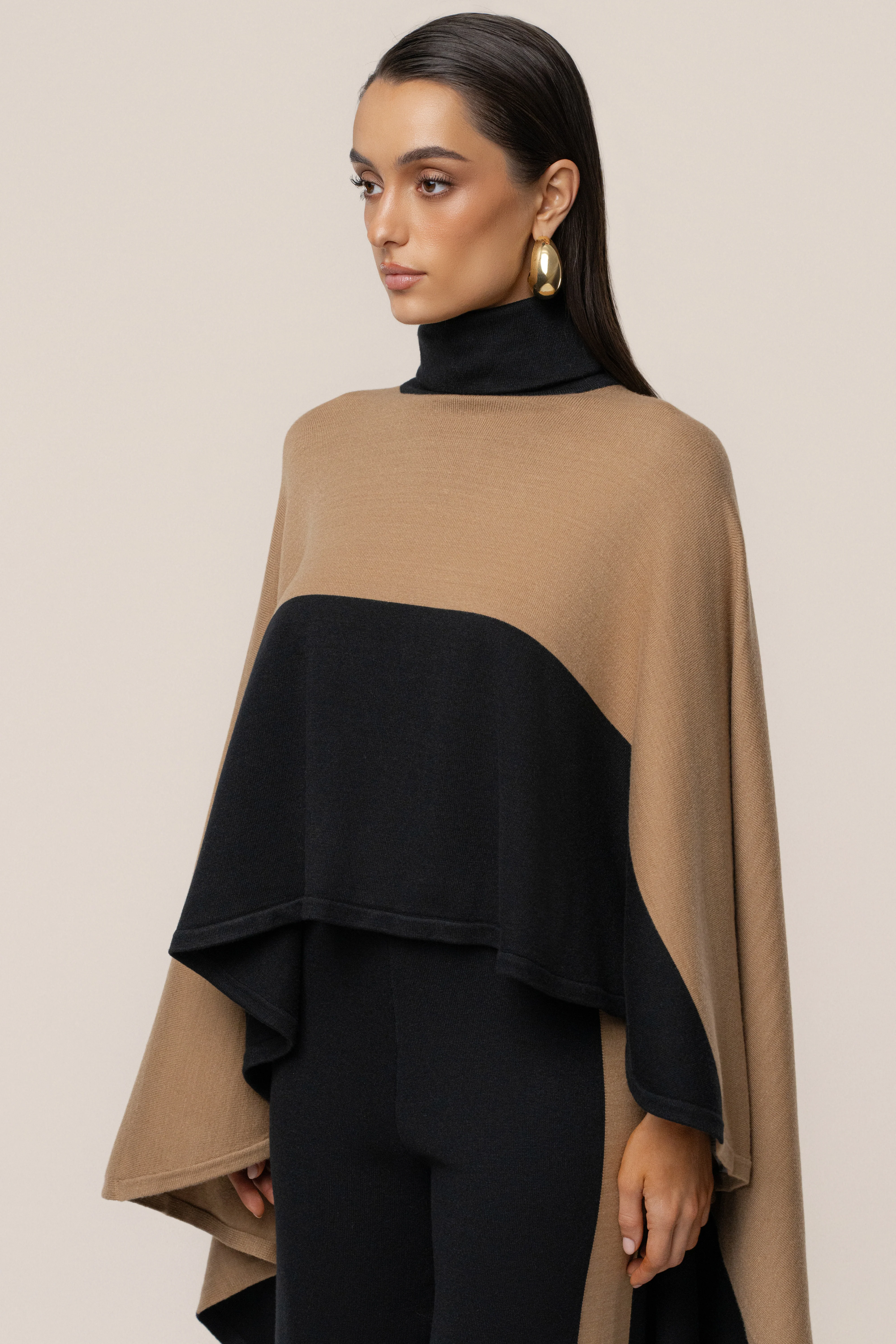 Black Chasing Fall Contrast Top - Image 3