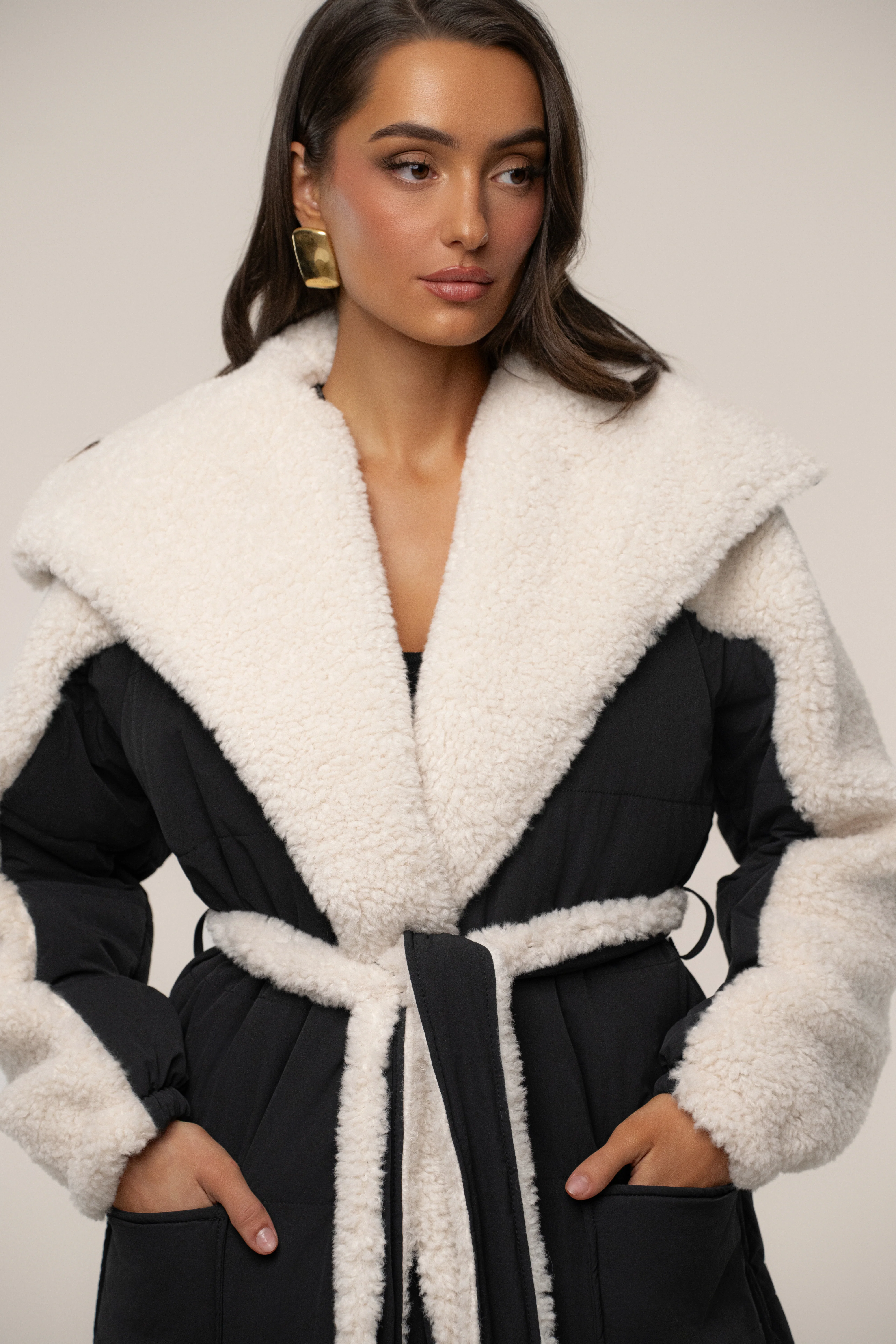 Black/Ivory Contrast Sherpa Coat - Image 11