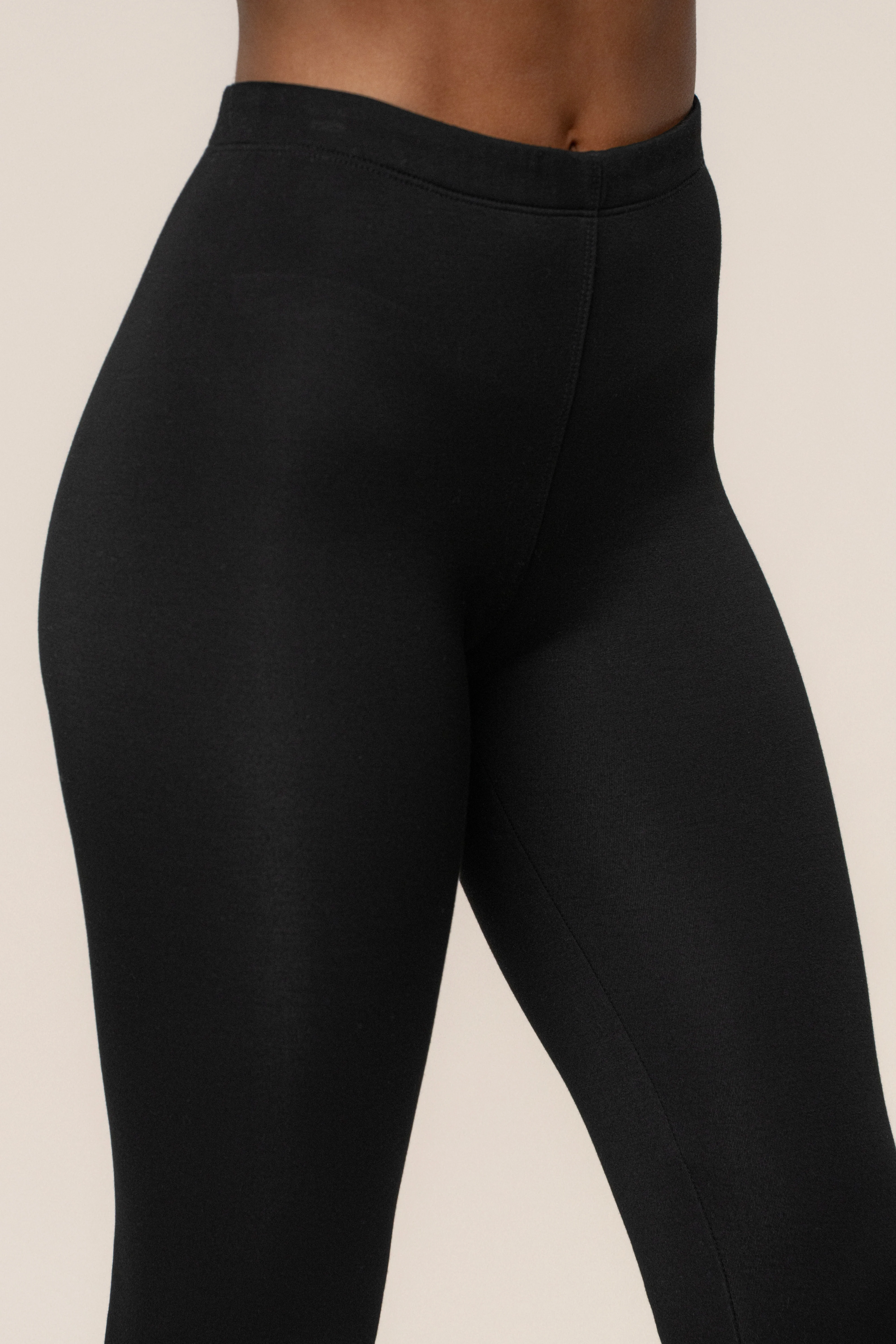 Black Sculpted Stirrup Legging - Image 7