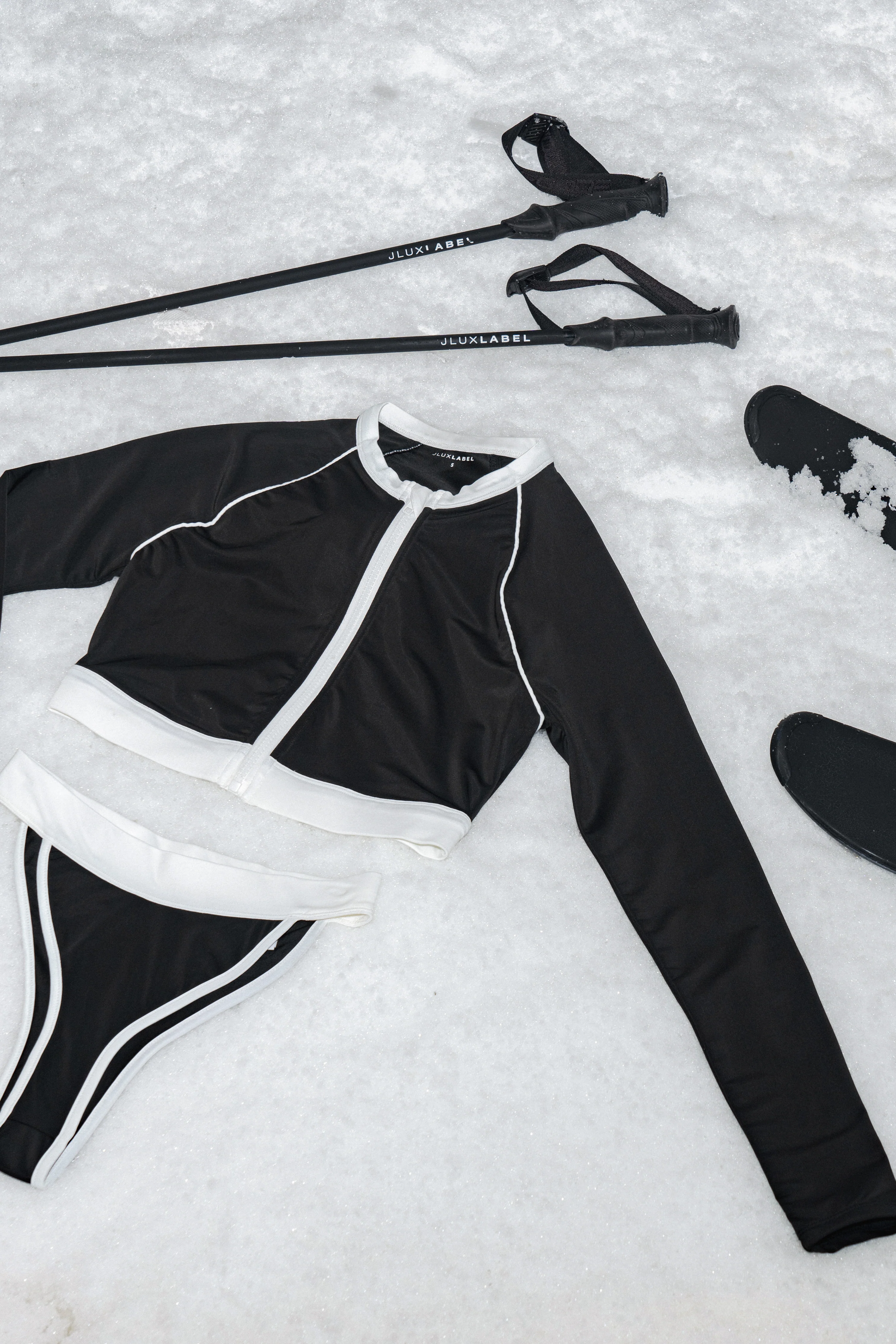 Black/White Contrast Bikini Set - Image 4