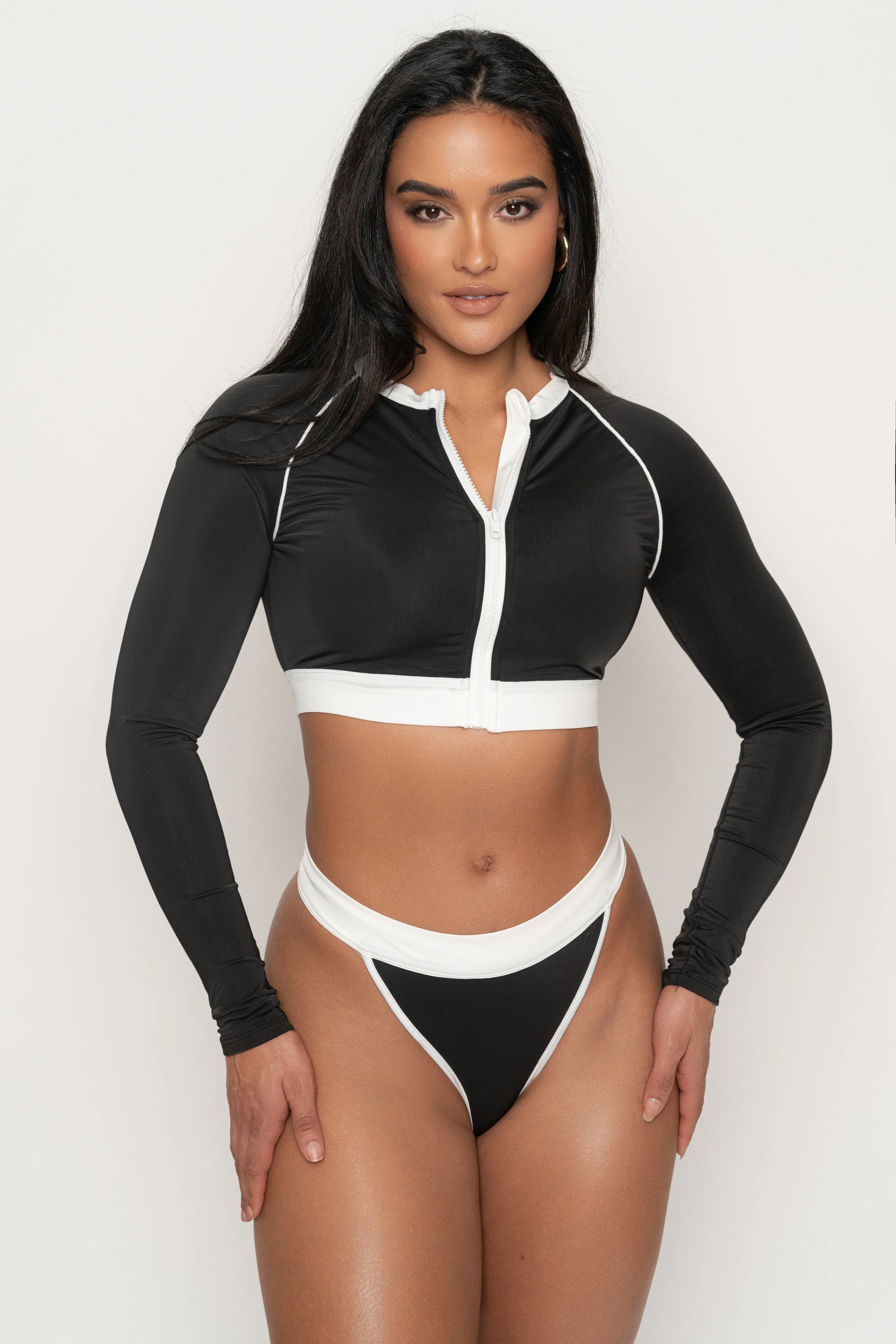 Black/White Contrast Bikini Set - Image 5