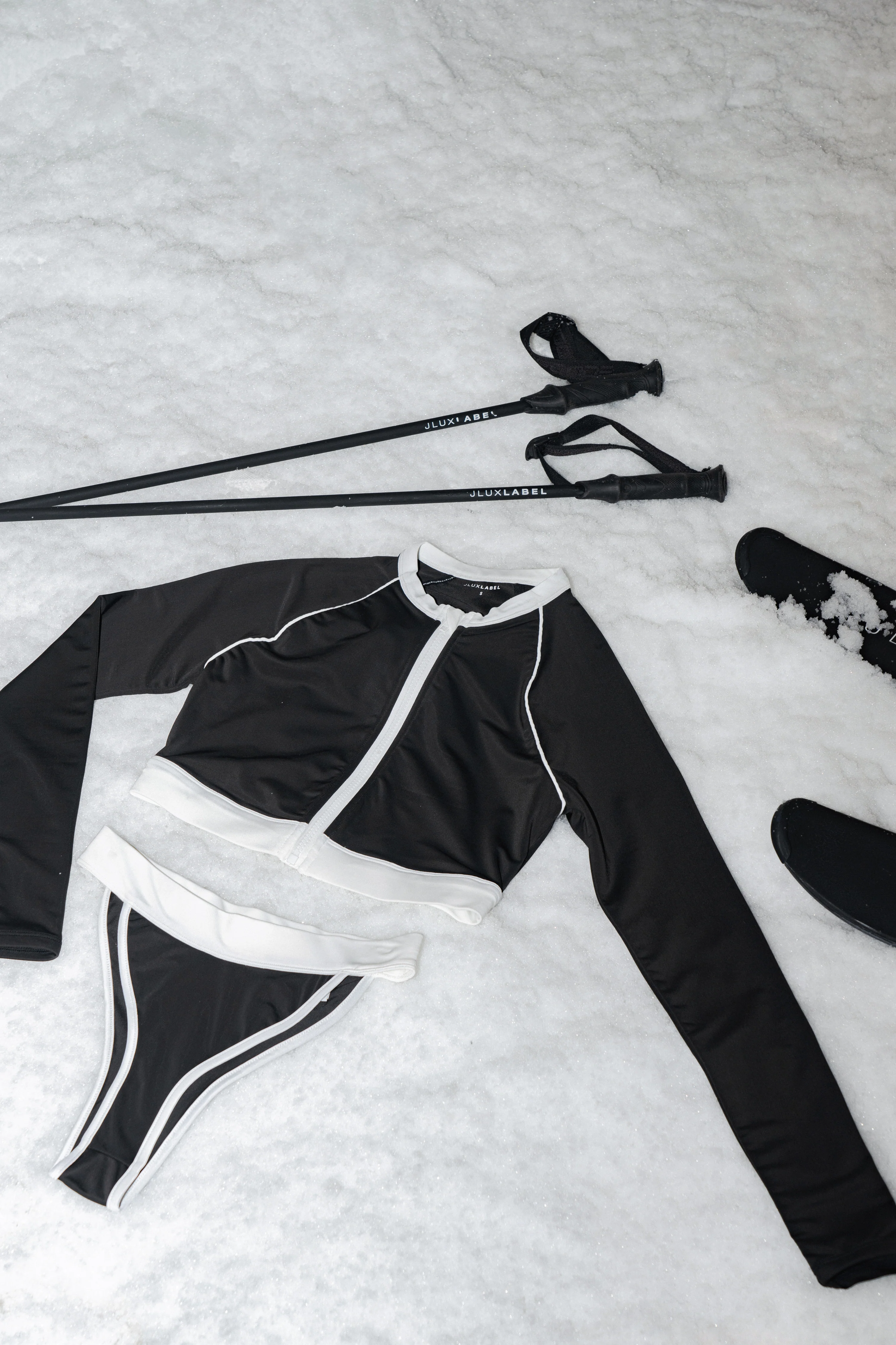 Black/White Contrast Bikini Set - Image 8