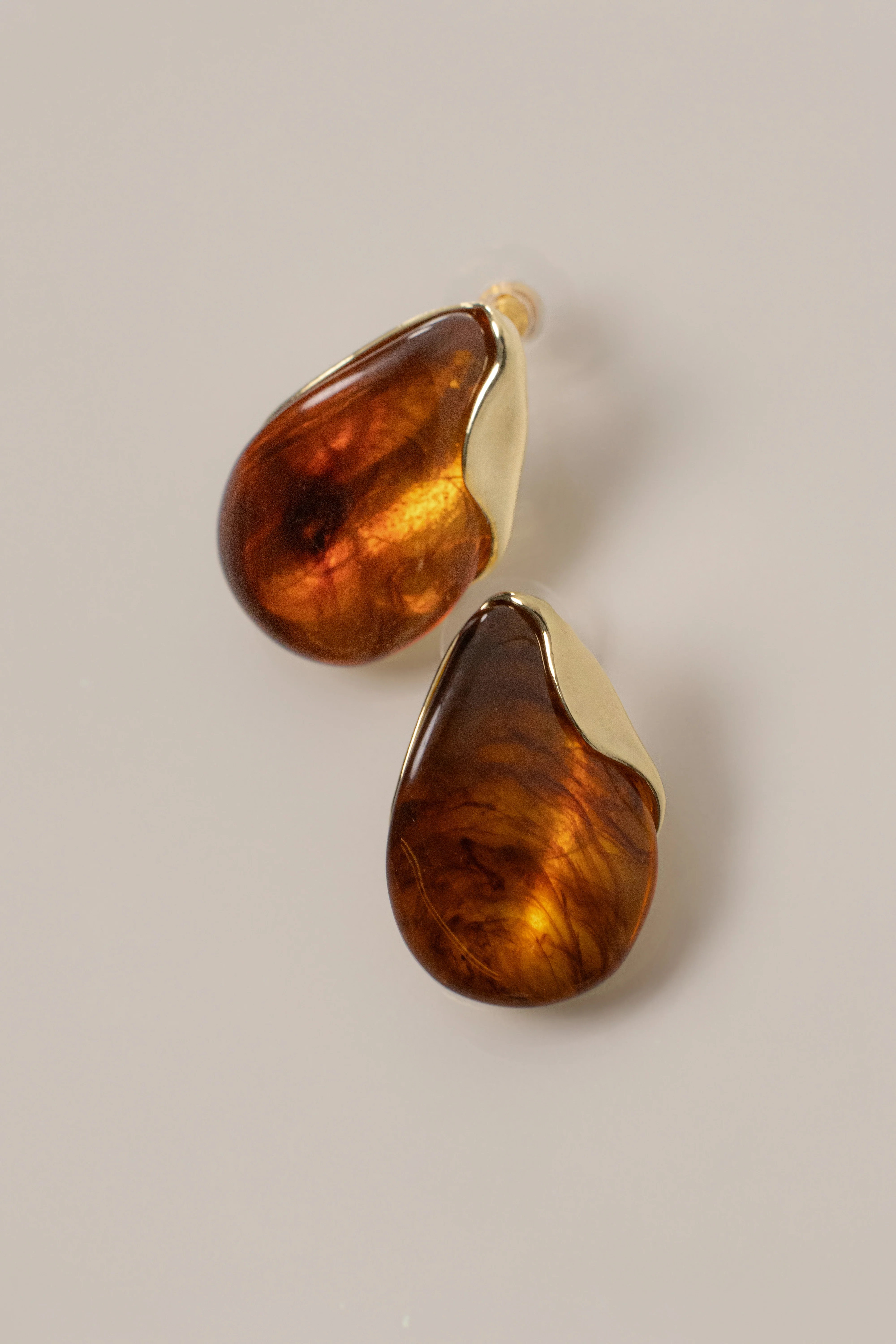Brown Lyra Pearl Earring - Image 2