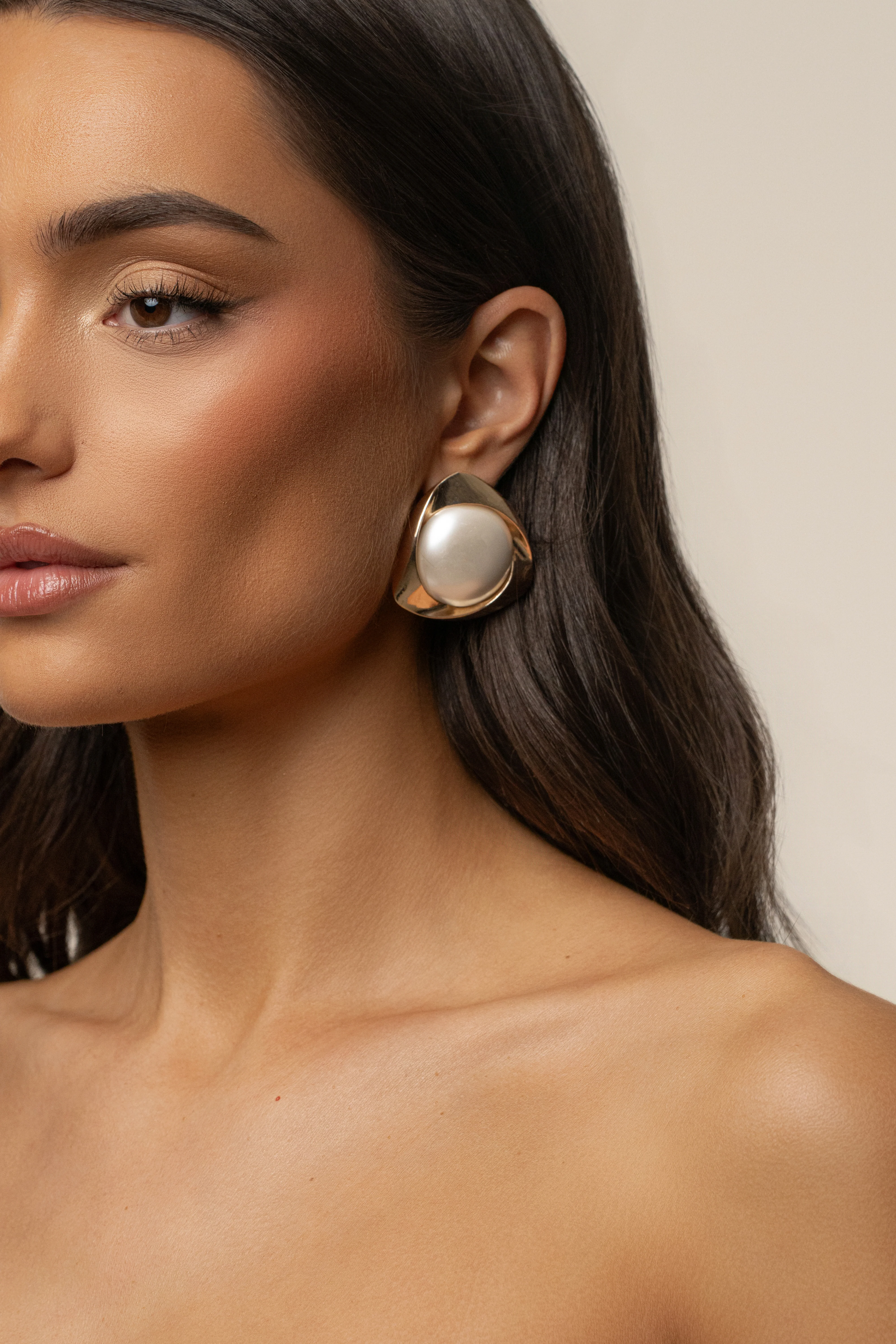 Gold Mendoza Earrings - Image 4