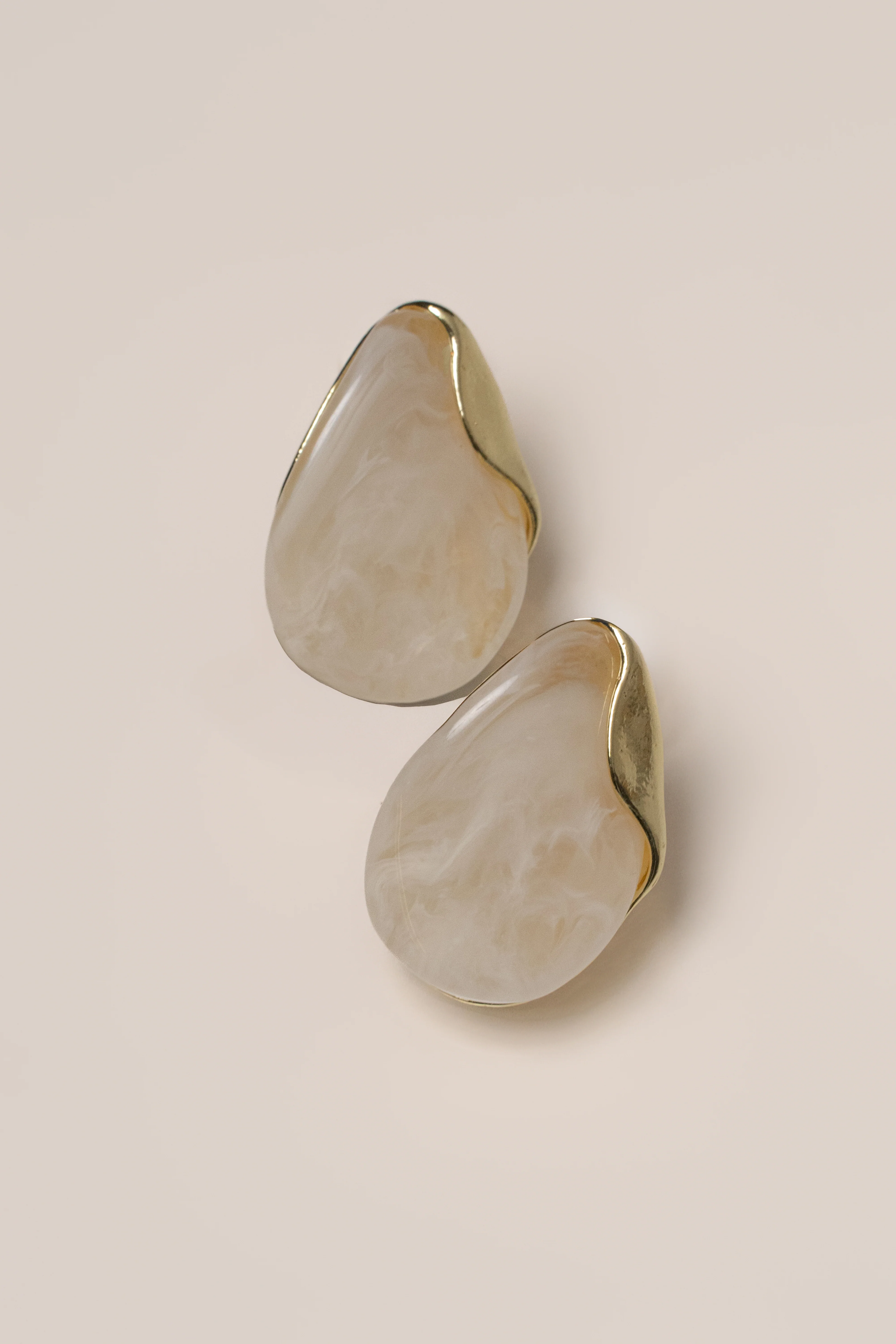Ivory Lyra Pearl Earring - Image 2