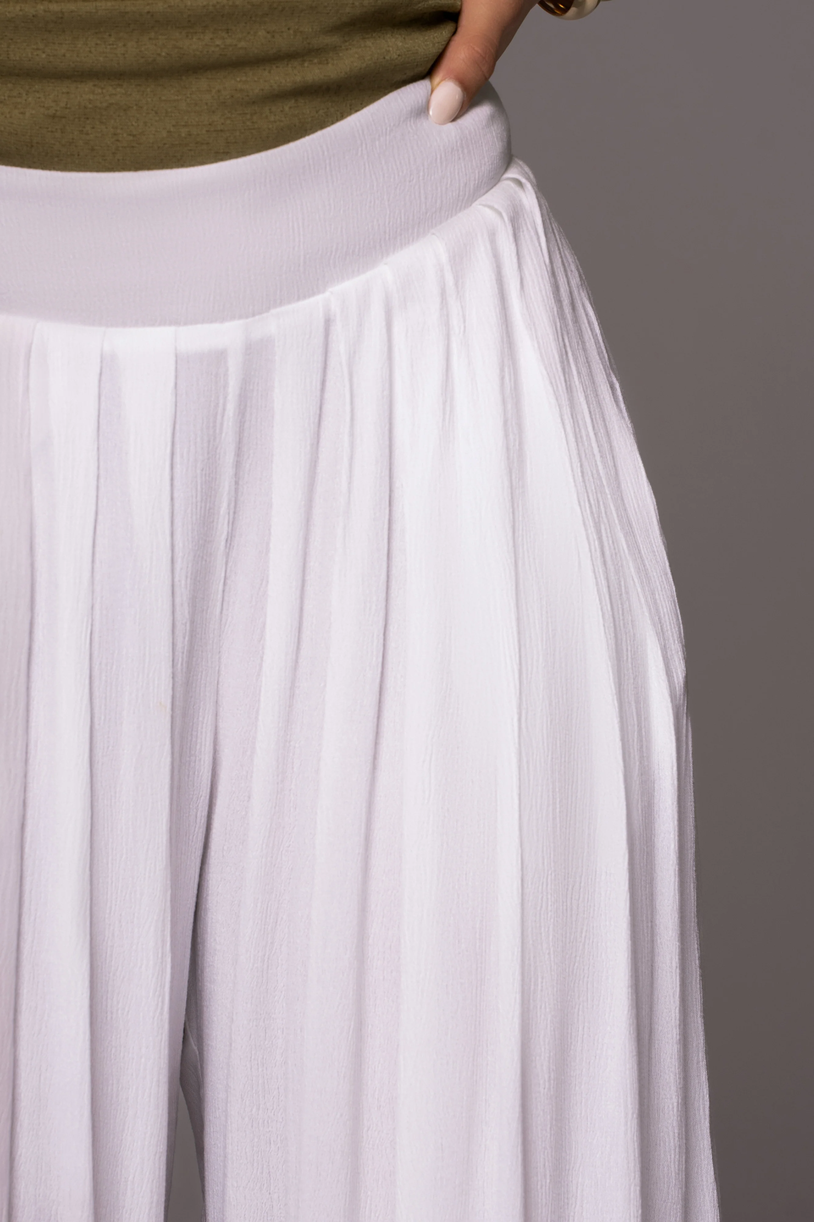 White After Sunset Pleated Pants - Image 12