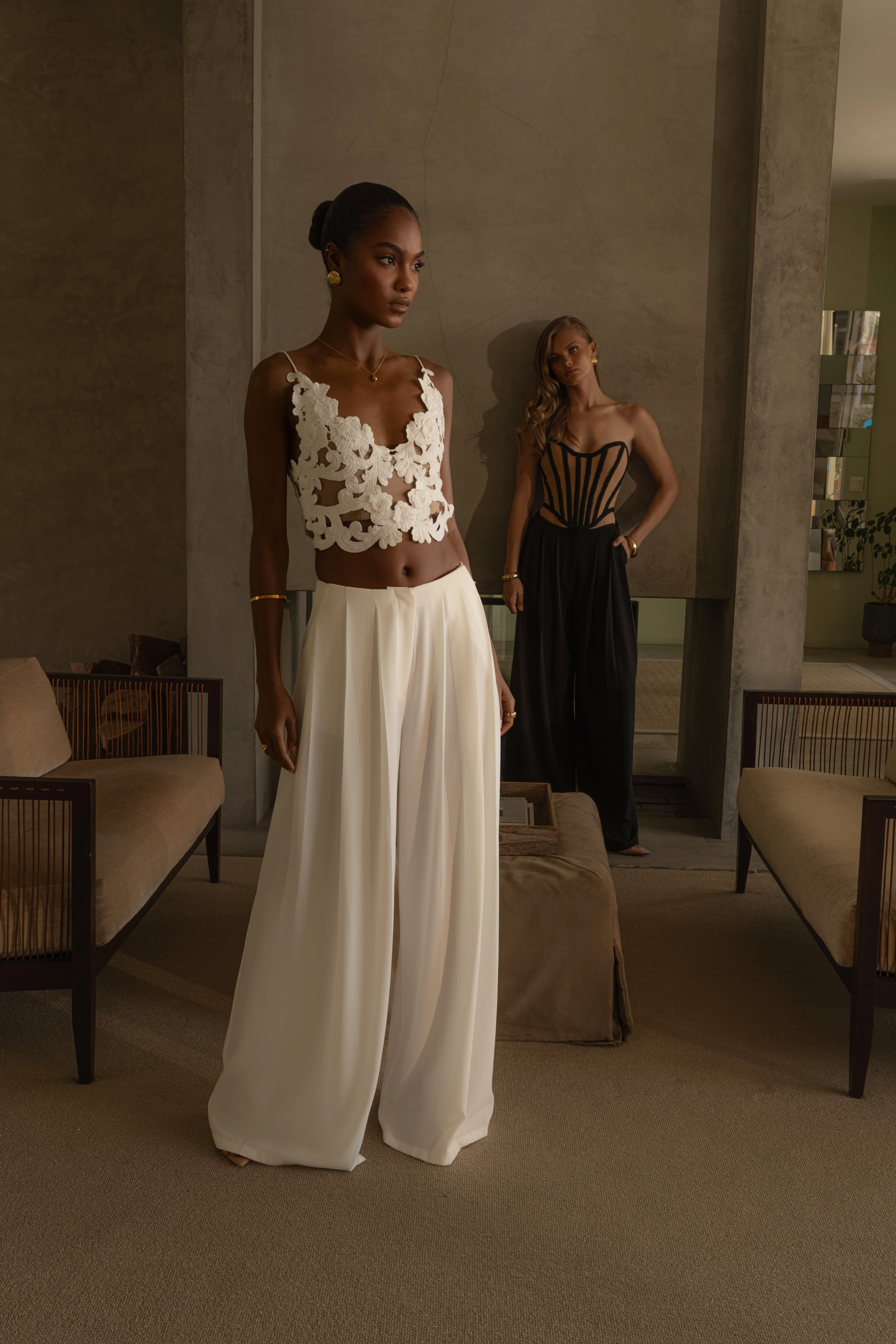 White Anahi Embroidered Top - Image 7