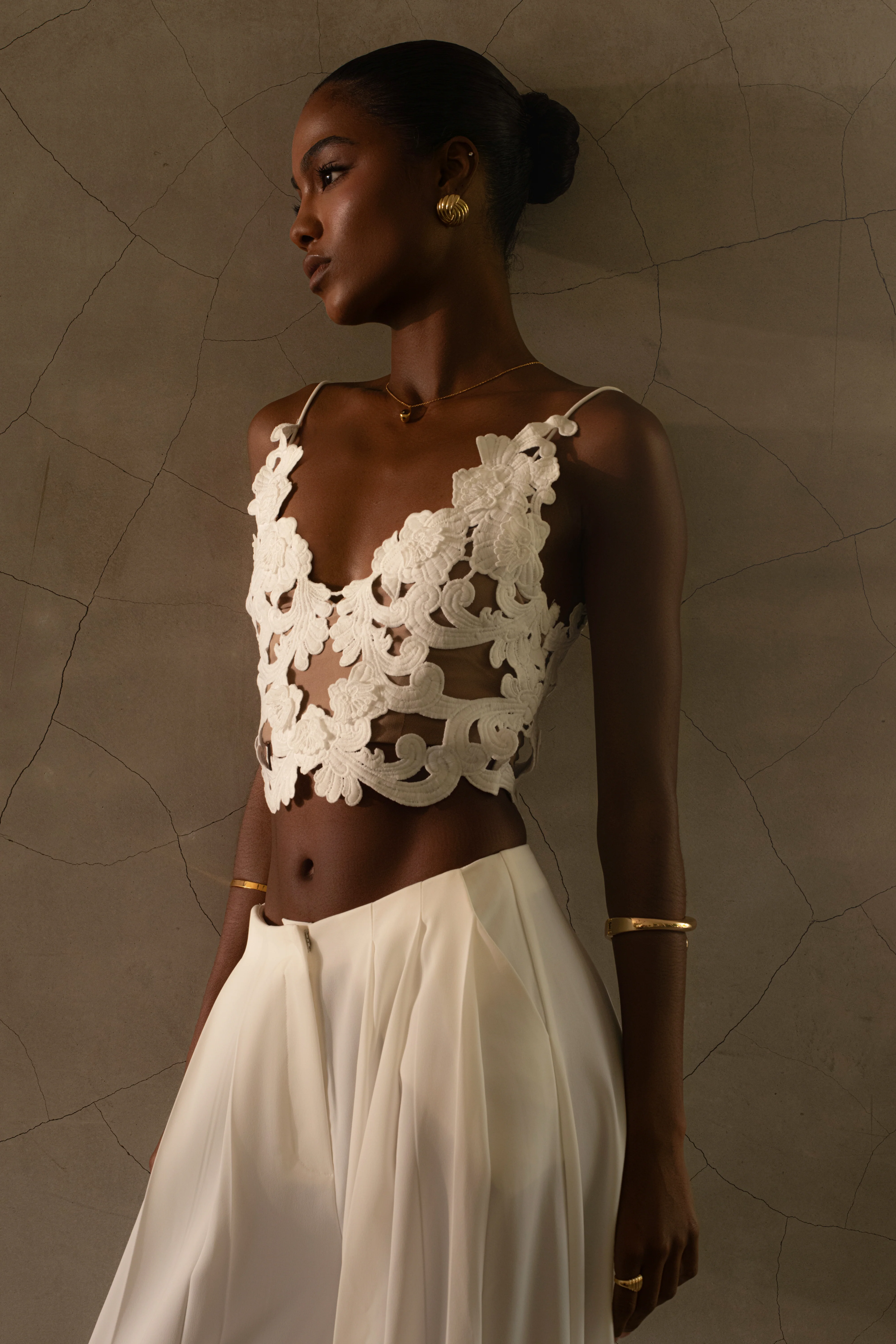 White Anahi Embroidered Top - Image 9
